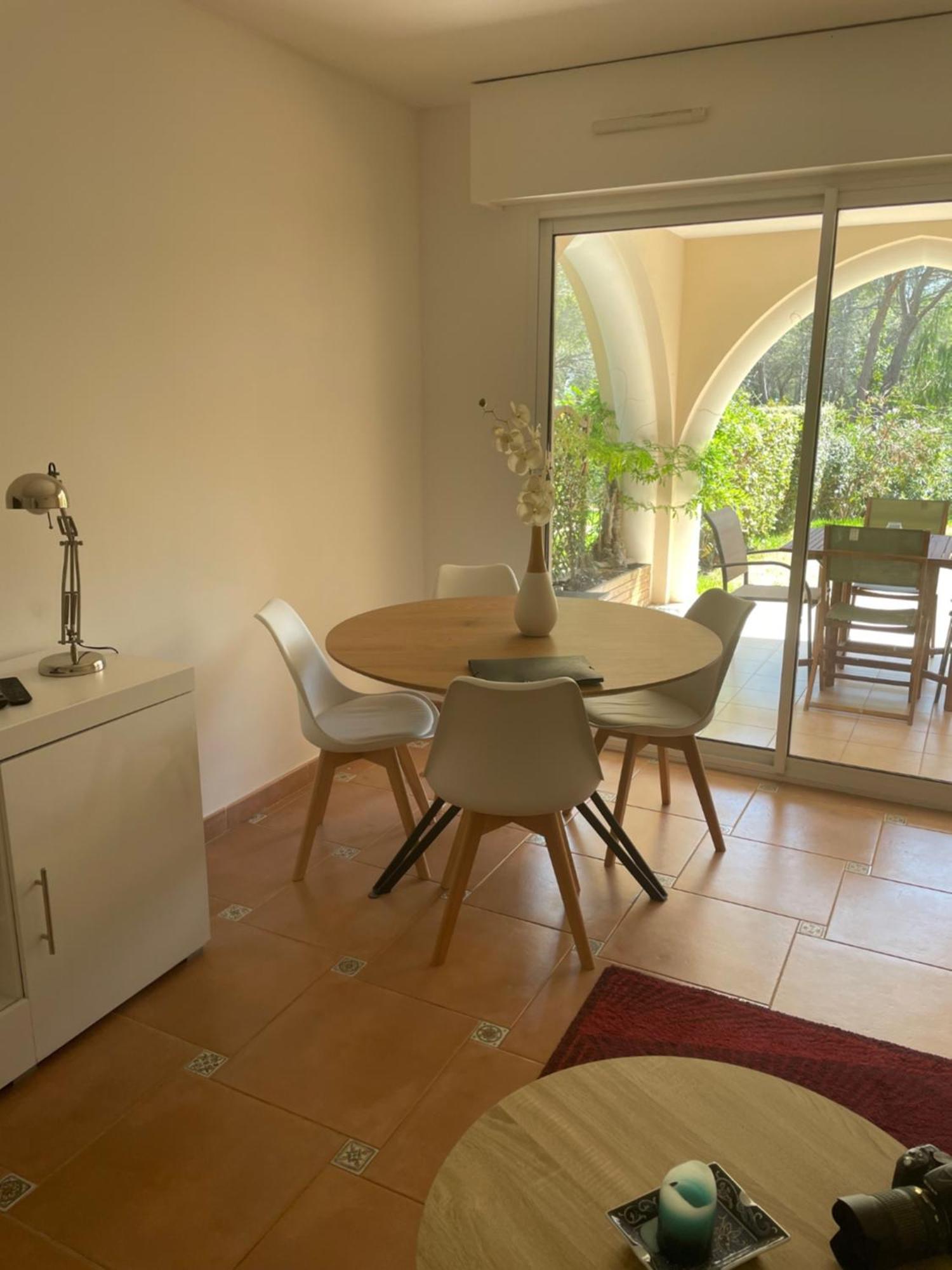 2 Pieces Saint Raphael Renove, Classe 4 Etoiles, 100 M Plages, Piscine, Tennis, Parc, Terrasse, Jardin Privatif Exterior foto